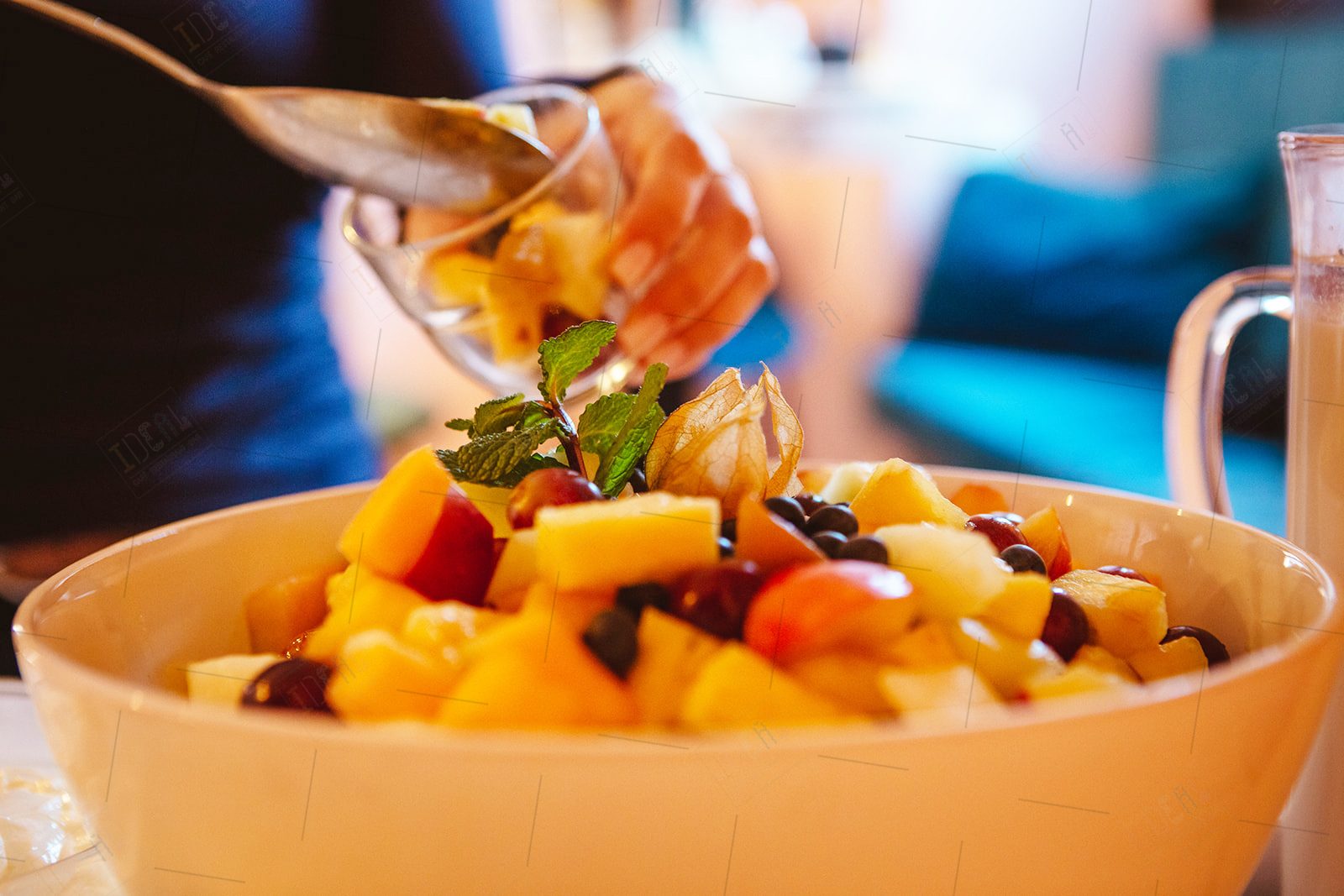 Frische Früchte im Becher